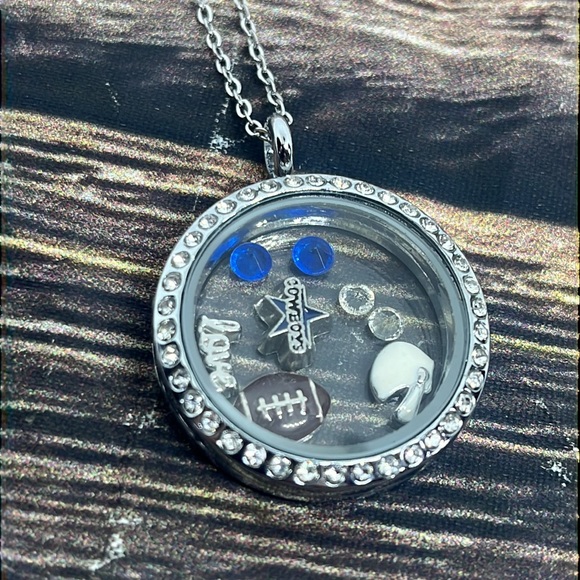 Dallas Cowboys Memory Locket w/ Chain - Picture 1 of 2